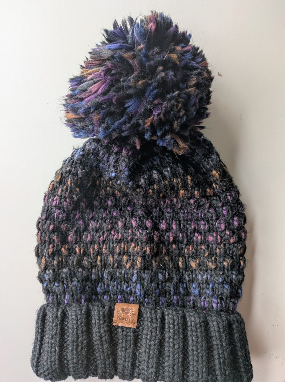 Roots Canada Chunky Knit Pom Beanie Hat Black Purple Space Dye Leather Patch